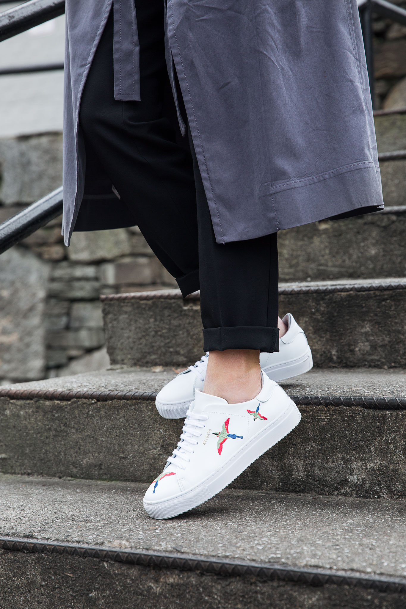 axel arigato white minimalist sneakers | le-jolie.com