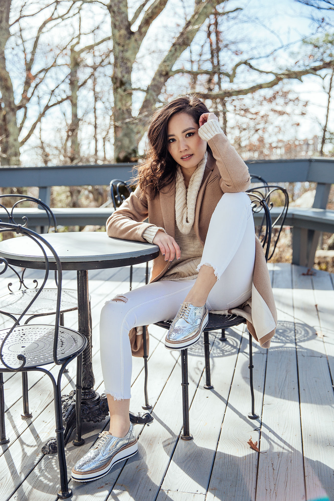 Fall Outfit - Camel Coat with White Jeans & Silver Oxfords | le-jolie.com